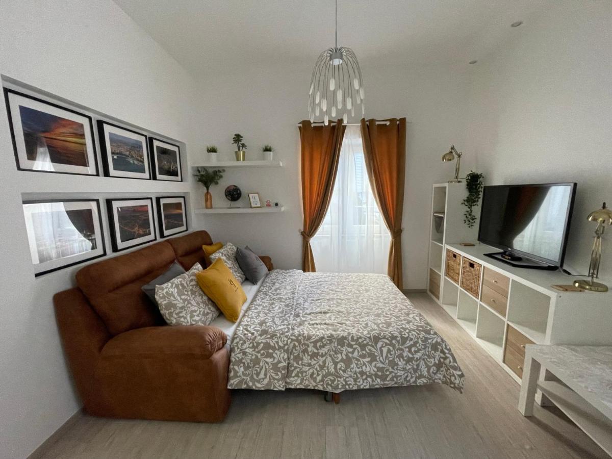 Gold Blanc Luxury Apartment